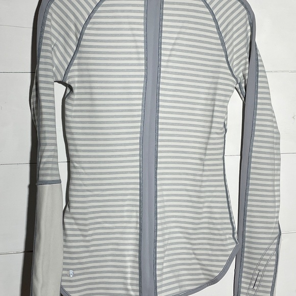 Unique Lululemon Reversible Long Sleeve Size 6 - Picture 3 of 4